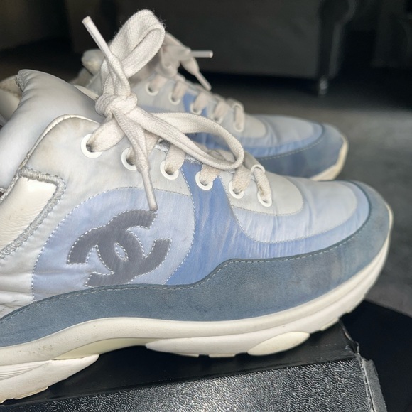 Suede calfskin Chanel sneaker - Picture 5 of 6